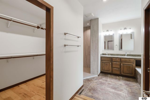 2727 Shadowbrook Drive, Lincoln, NE 68516