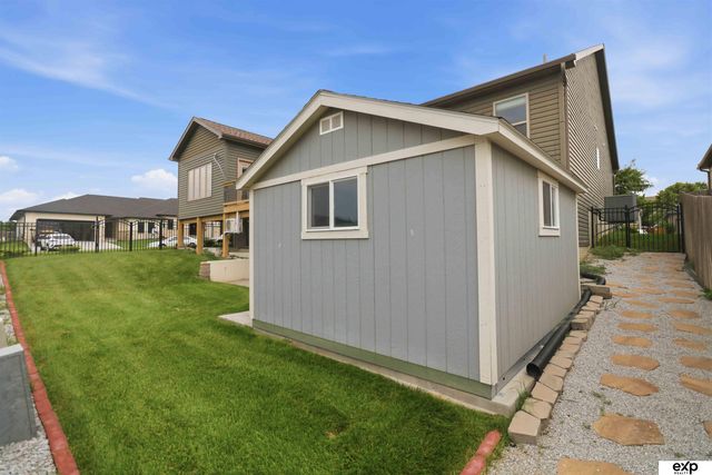 2727 Shadowbrook Drive, Lincoln, NE 68516