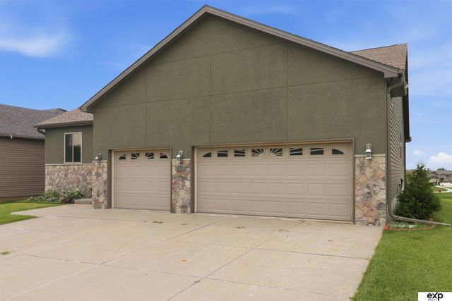 2727 Shadowbrook Drive, Lincoln, NE 68516