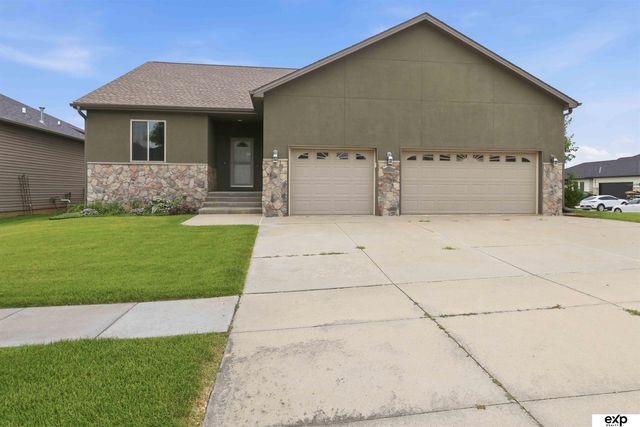 2727 Shadowbrook Drive, Lincoln, NE 68516