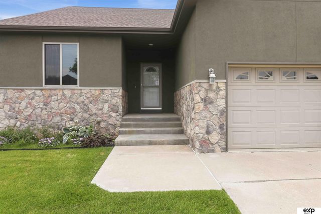 2727 Shadowbrook Drive, Lincoln, NE 68516