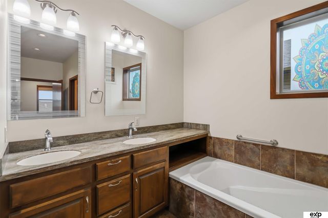 2727 Shadowbrook Drive, Lincoln, NE 68516