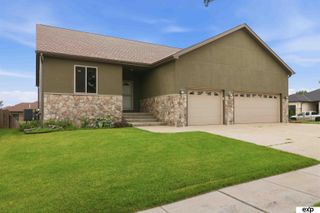 2727 Shadowbrook Drive, Lincoln, NE 68516