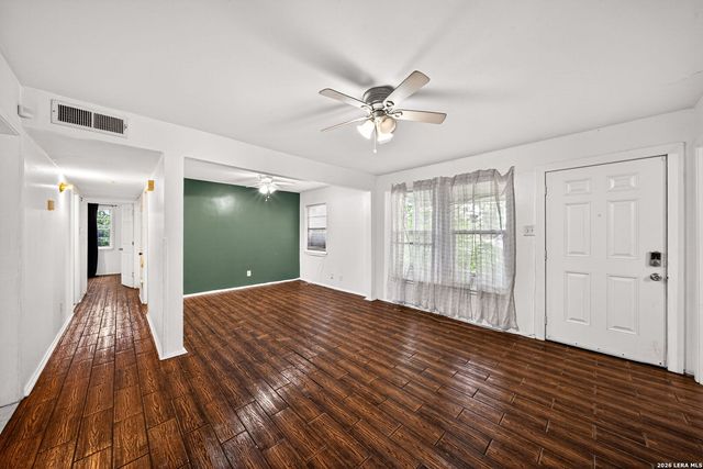 261 WEATHERCOCK LN, Windcrest, TX 78239