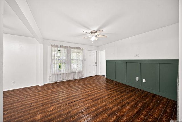 261 WEATHERCOCK LN, Windcrest, TX 78239