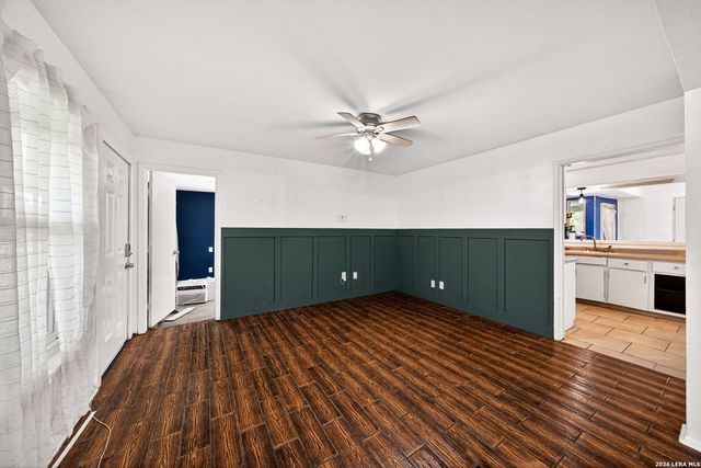 261 WEATHERCOCK LN, Windcrest, TX 78239