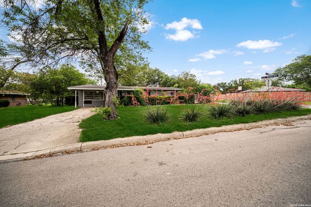 261 WEATHERCOCK LN, Windcrest, TX 78239