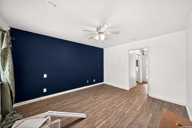261 WEATHERCOCK LN, Windcrest, TX 78239