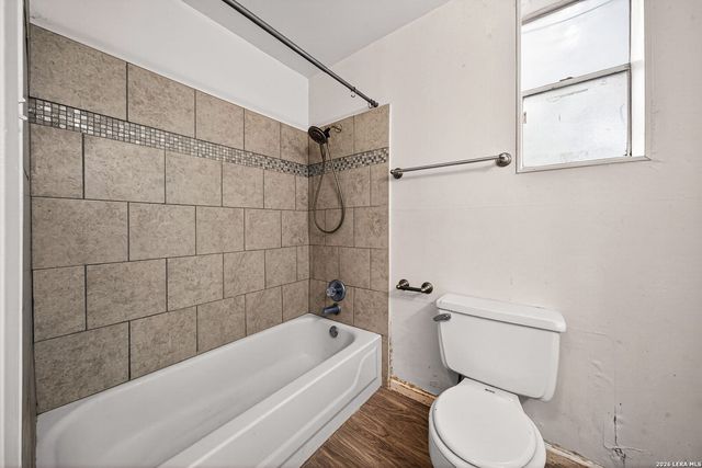 261 WEATHERCOCK LN, Windcrest, TX 78239