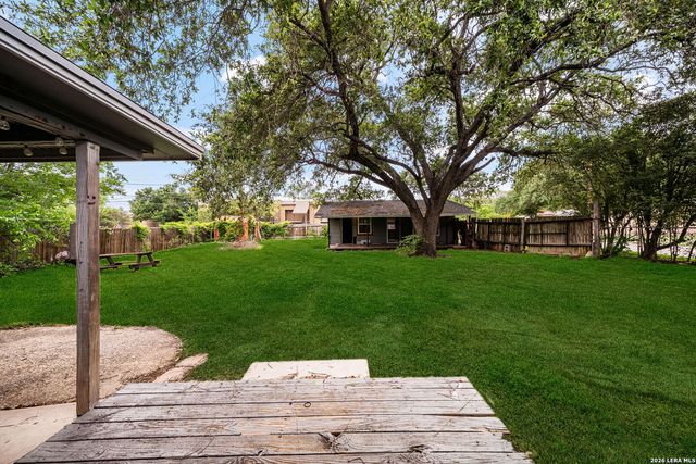 261 WEATHERCOCK LN, Windcrest, TX 78239