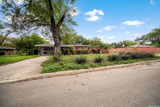 261 WEATHERCOCK LN, Windcrest, TX 78239