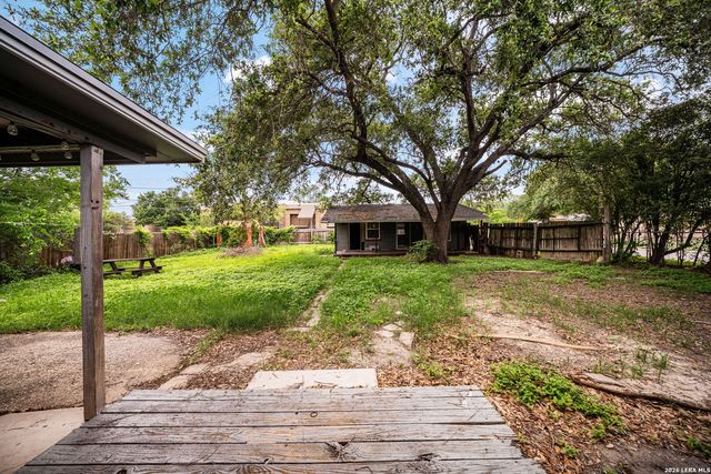 261 WEATHERCOCK LN, Windcrest, TX 78239