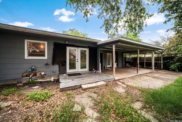 261 WEATHERCOCK LN, Windcrest, TX 78239