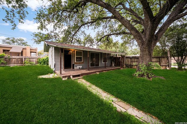 261 WEATHERCOCK LN, Windcrest, TX 78239