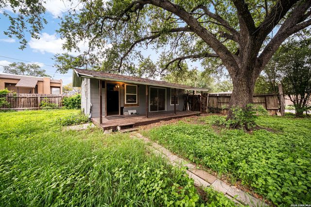 261 WEATHERCOCK LN, Windcrest, TX 78239