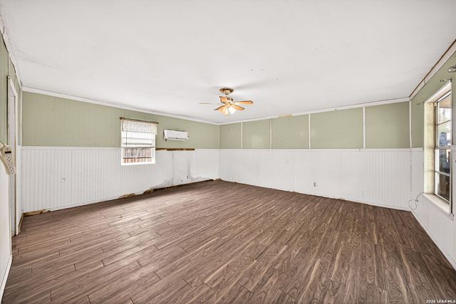 261 WEATHERCOCK LN, Windcrest, TX 78239