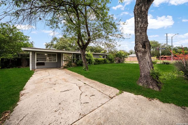 261 WEATHERCOCK LN, Windcrest, TX 78239