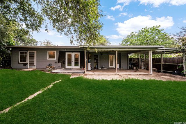 261 WEATHERCOCK LN, Windcrest, TX 78239