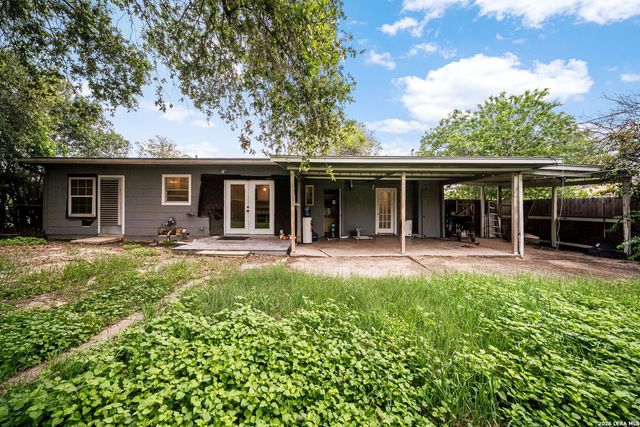 261 WEATHERCOCK LN, Windcrest, TX 78239