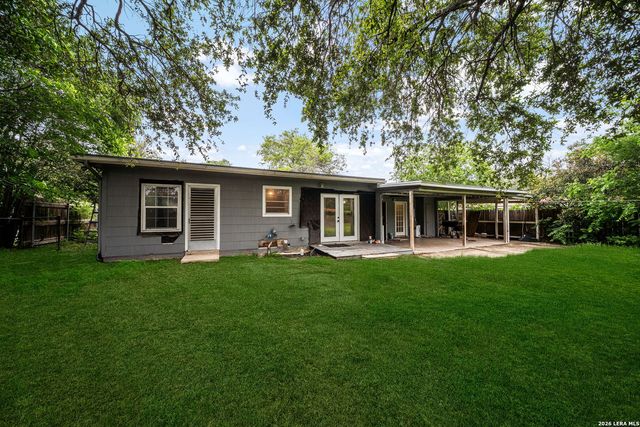 261 WEATHERCOCK LN, Windcrest, TX 78239