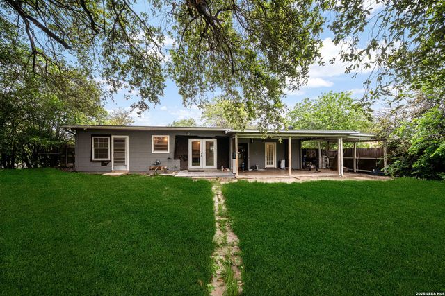 261 WEATHERCOCK LN, Windcrest, TX 78239