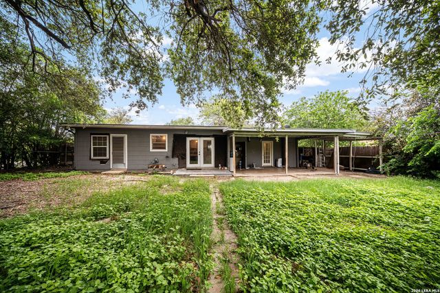 261 WEATHERCOCK LN, Windcrest, TX 78239
