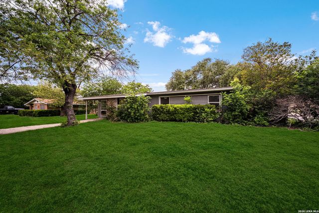 261 WEATHERCOCK LN, Windcrest, TX 78239