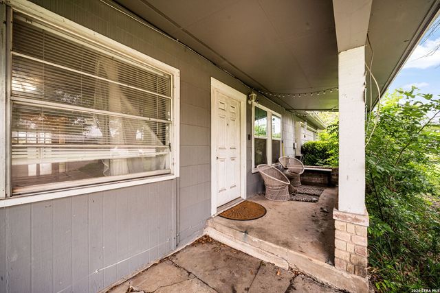 261 WEATHERCOCK LN, Windcrest, TX 78239
