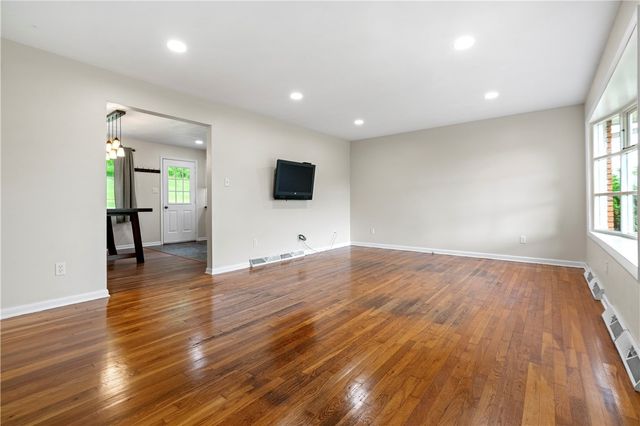 545 Manifold Rd, South Strabane, PA 15301