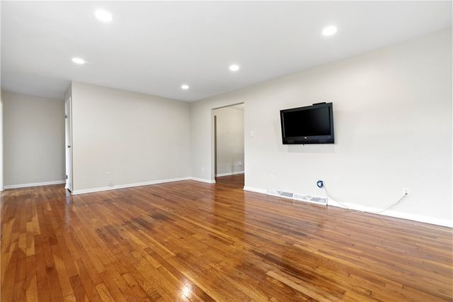 545 Manifold Rd, South Strabane, PA 15301