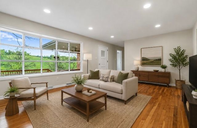 545 Manifold Rd, South Strabane, PA 15301
