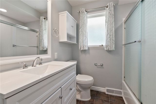545 Manifold Rd, South Strabane, PA 15301