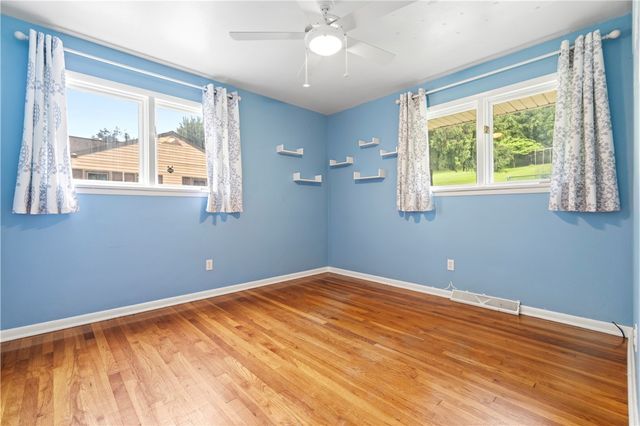 545 Manifold Rd, South Strabane, PA 15301