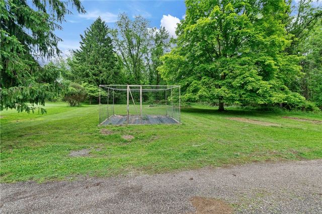 545 Manifold Rd, South Strabane, PA 15301