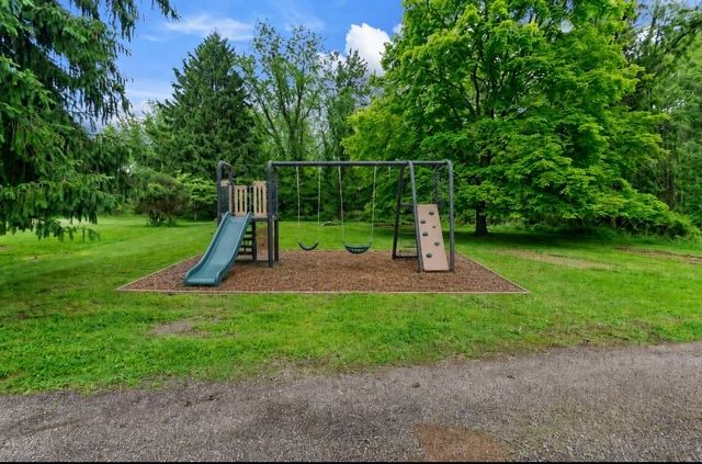 545 Manifold Rd, South Strabane, PA 15301