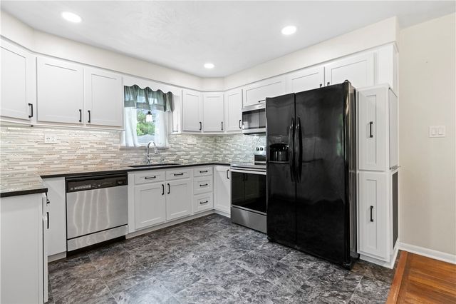 545 Manifold Rd, South Strabane, PA 15301