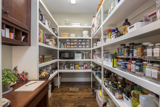 8706 Poplar Creek Rd, Nashville, TN 37221
