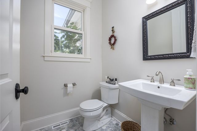 8706 Poplar Creek Rd, Nashville, TN 37221