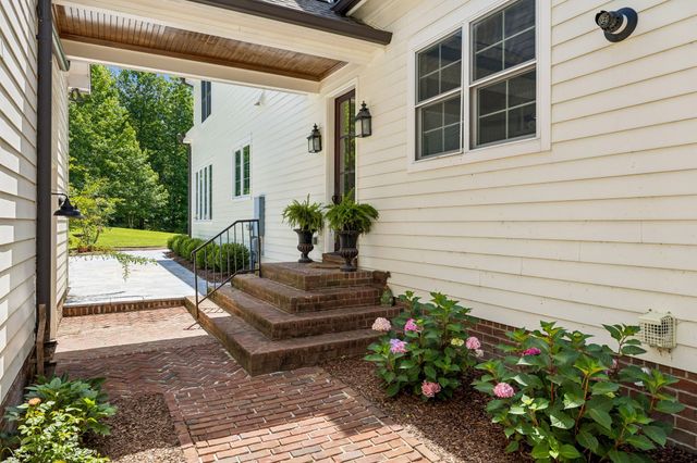 8706 Poplar Creek Rd, Nashville, TN 37221