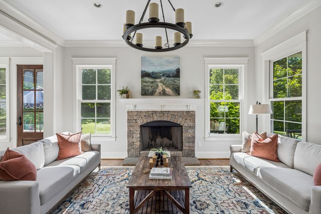 8706 Poplar Creek Rd, Nashville, TN 37221
