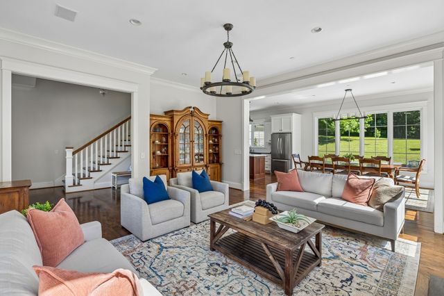 8706 Poplar Creek Rd, Nashville, TN 37221