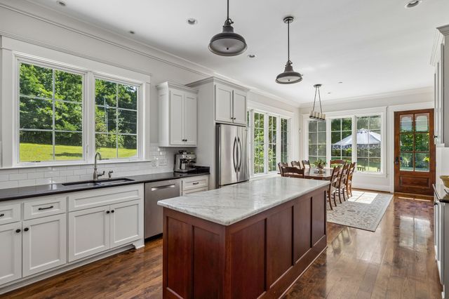 8706 Poplar Creek Rd, Nashville, TN 37221