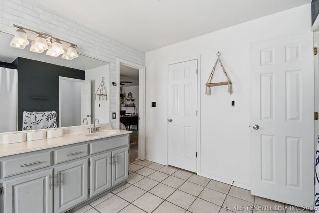 13118 E 78th Street North, Owasso, OK 74055