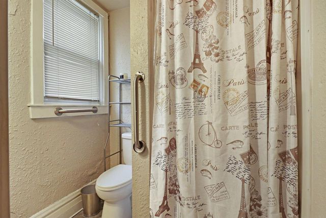 937 Grove AVENUE, Racine, WI 53405