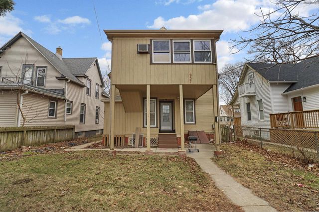 937 Grove AVENUE, Racine, WI 53405