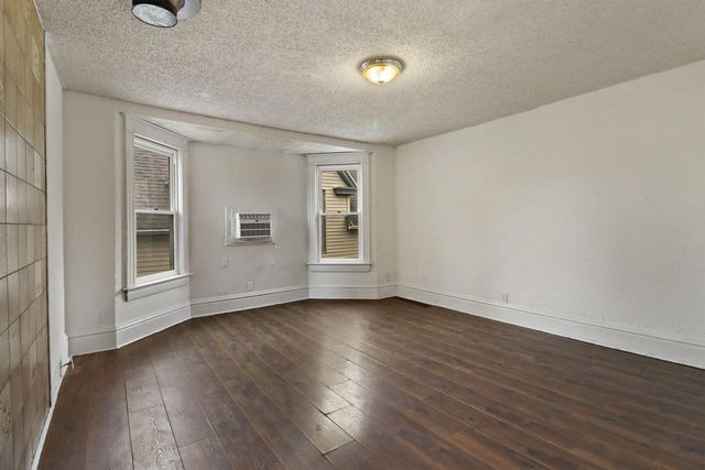 937 Grove AVENUE, Racine, WI 53405