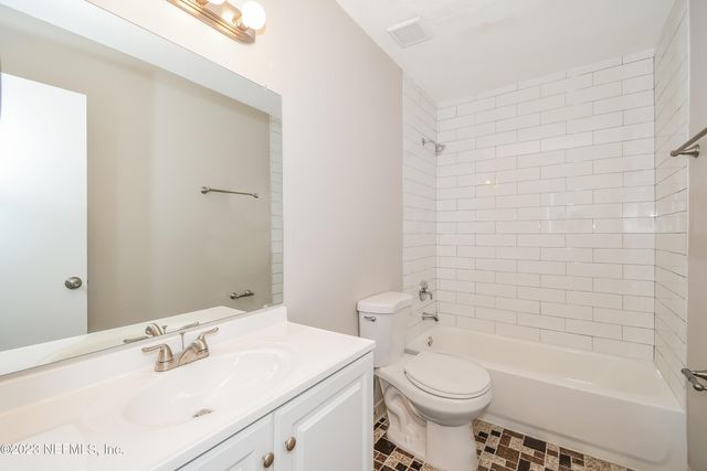 7850 BLANK Drive N, Jacksonville, FL 32244