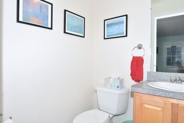 18 D St, Hull, MA 02045