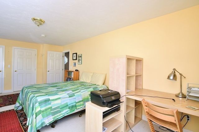 18 D St, Hull, MA 02045