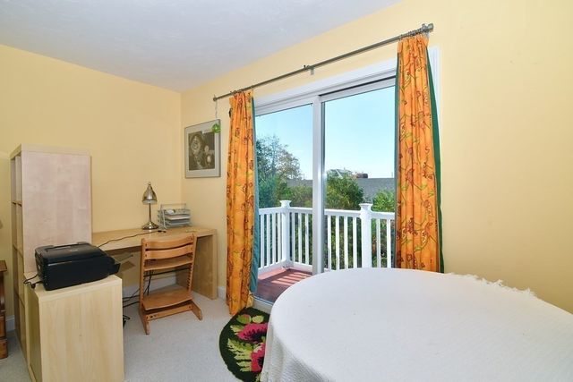18 D St, Hull, MA 02045